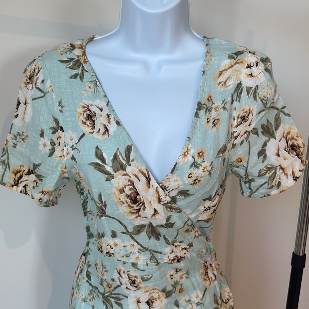 Wrap dress perfect for Spring and summer - Picture 3 of 8